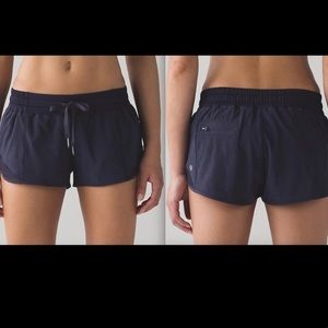 Navy Lululemon hotty hot shorts with tie - 2.5”
